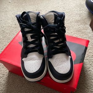 Air Jordan Mids (GS) Size: 7Y